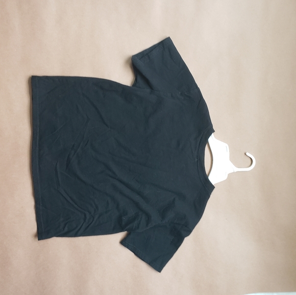 Black Longer Crop Top With Peekaboo Chest Detail - Picture 4 of 4